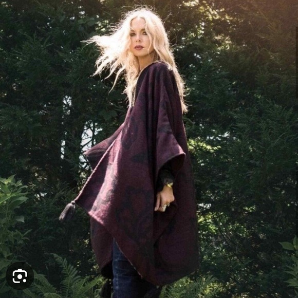 Cleobella Sevigny Capelet Shawl Poncho Throw Cape Wrap One Size. New w out tags. - Picture 1 of 7